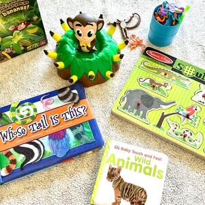 Wild animals toy and books bundle